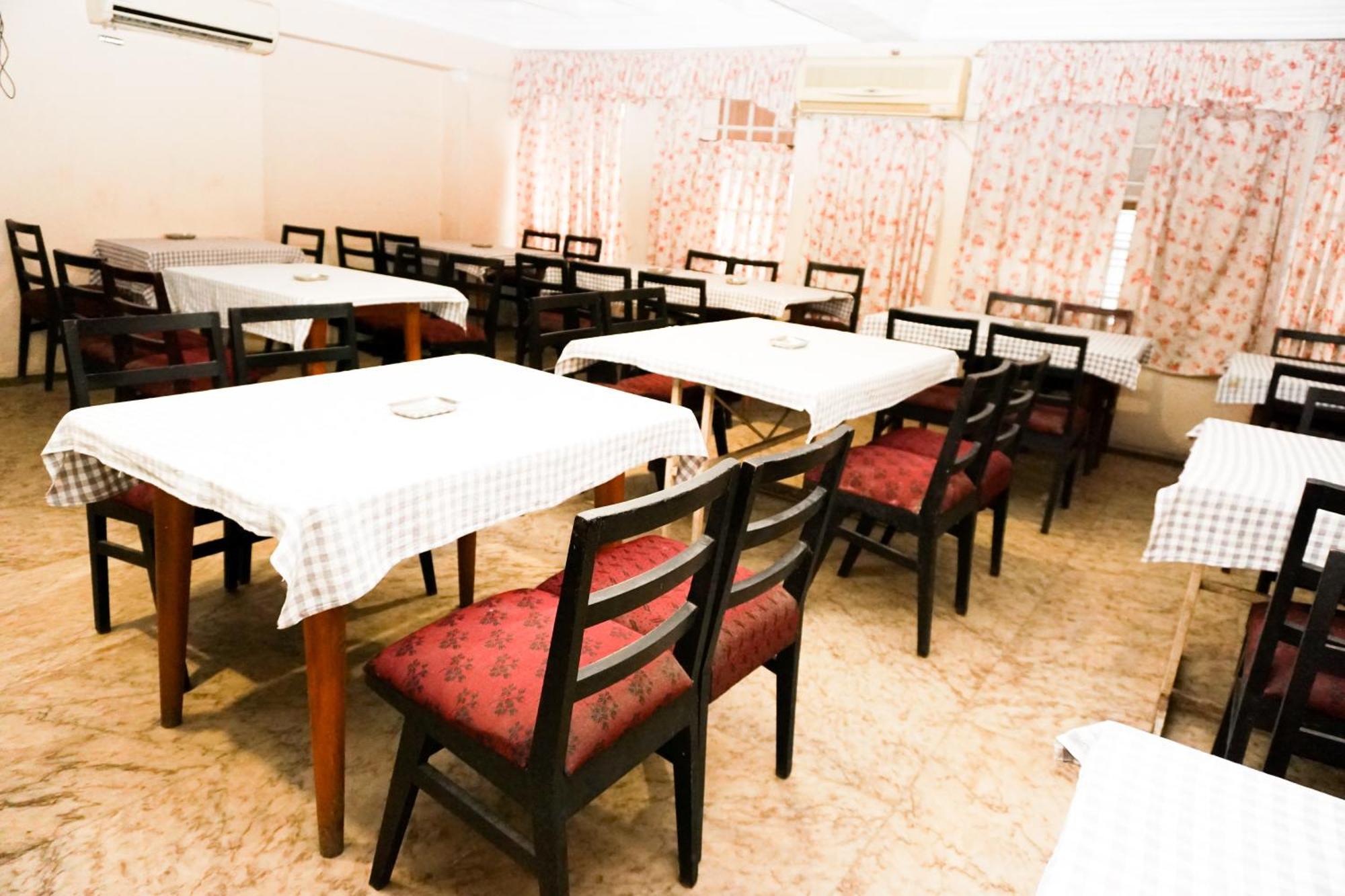 Keerthi Hotel Thiruvananthapuram Buitenkant foto