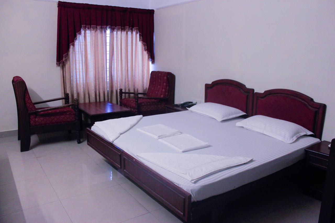 Keerthi Hotel Thiruvananthapuram Buitenkant foto