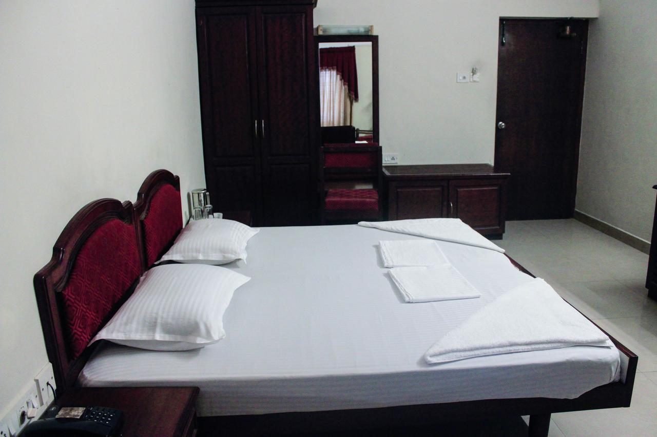 Keerthi Hotel Thiruvananthapuram Buitenkant foto