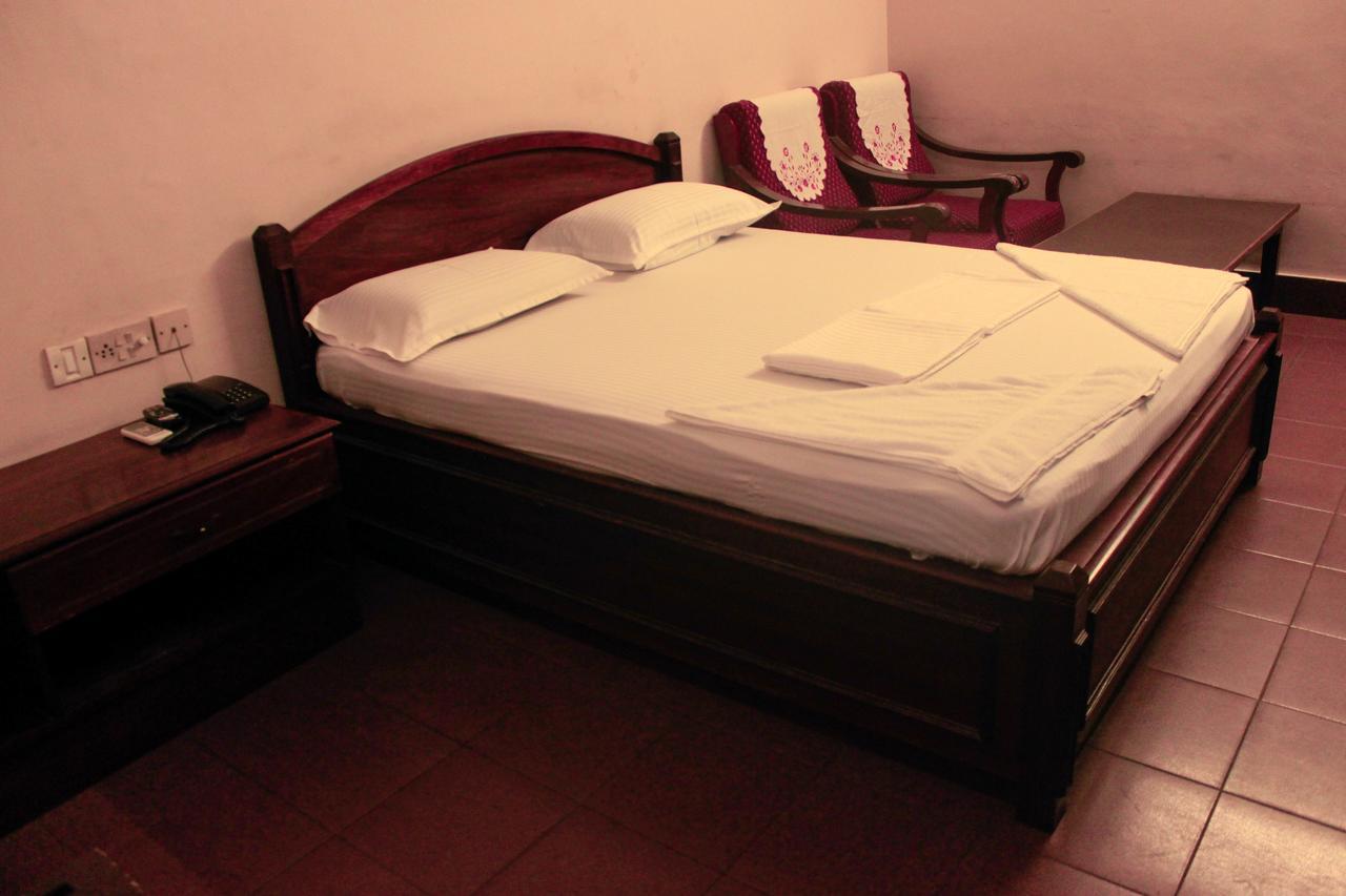 Keerthi Hotel Thiruvananthapuram Buitenkant foto