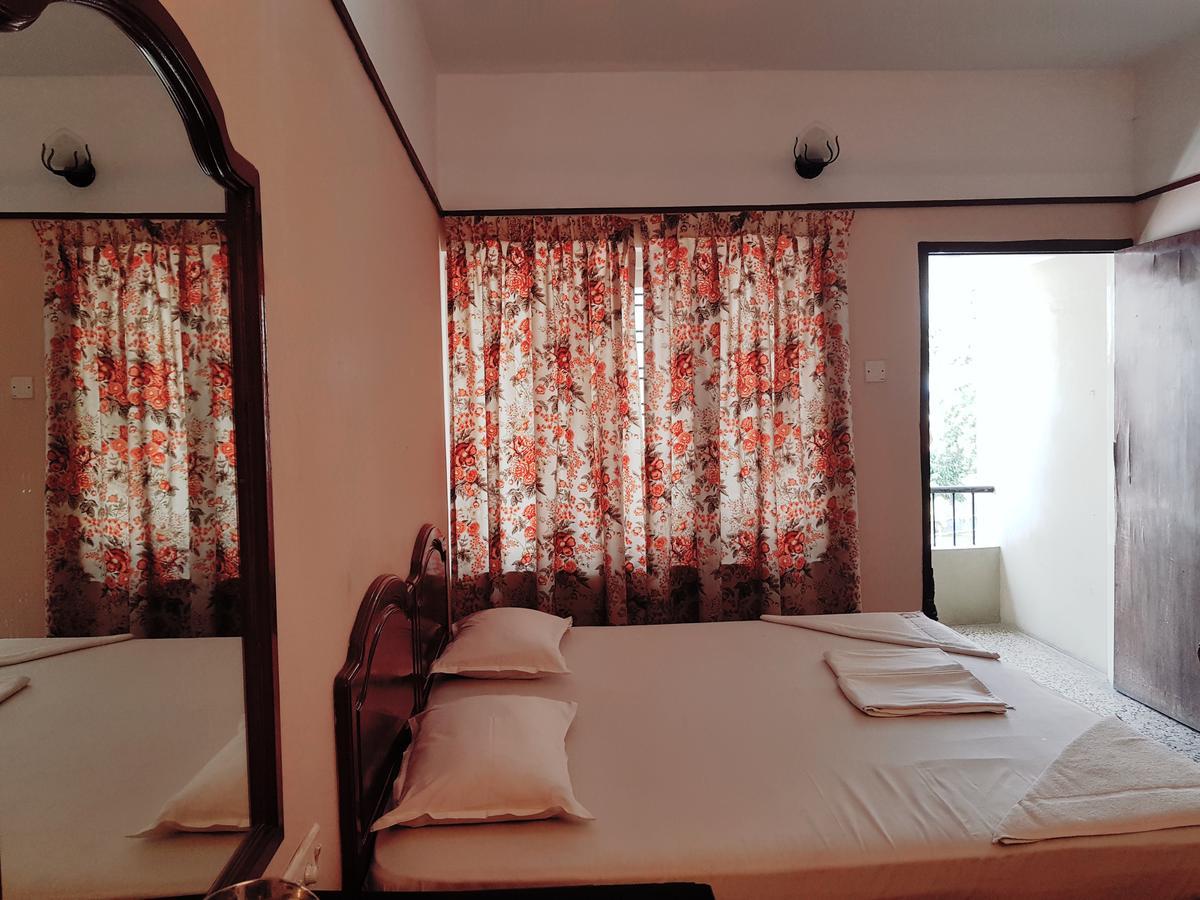 Keerthi Hotel Thiruvananthapuram Buitenkant foto