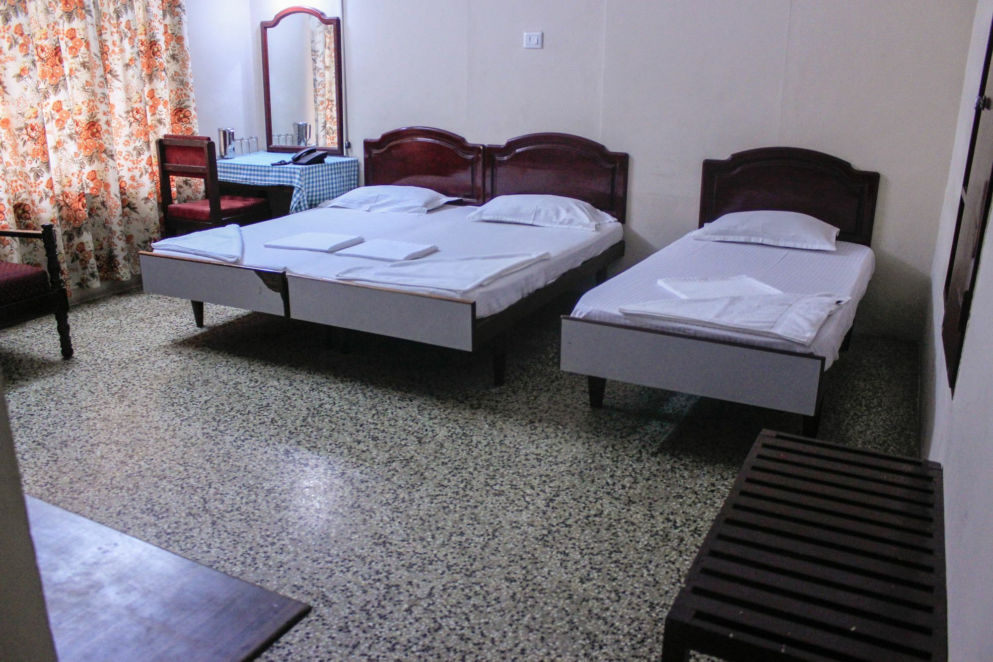 Keerthi Hotel Thiruvananthapuram Buitenkant foto